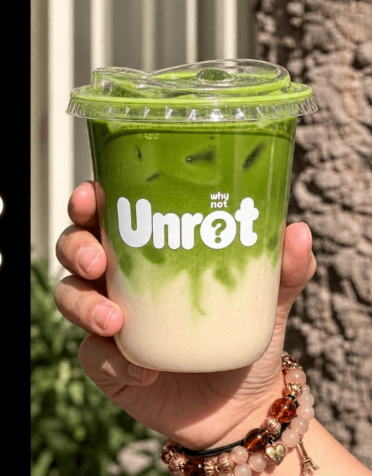 Iced matcha in an Unrot cup